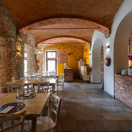 Borghi Отель Варано-Борги