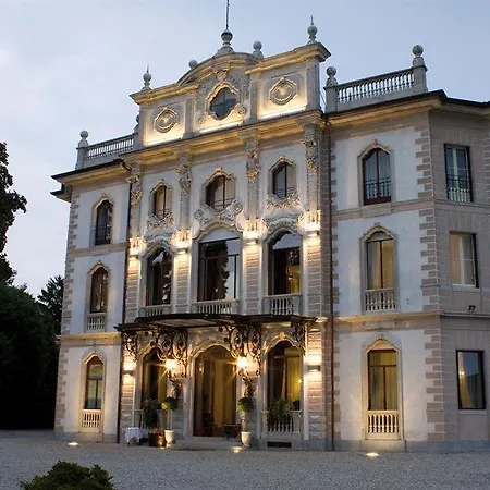 Отель Borghi 4*