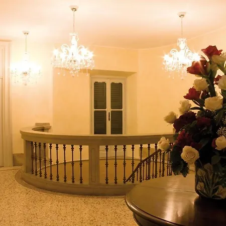 Borghi 4* Варано-Борги