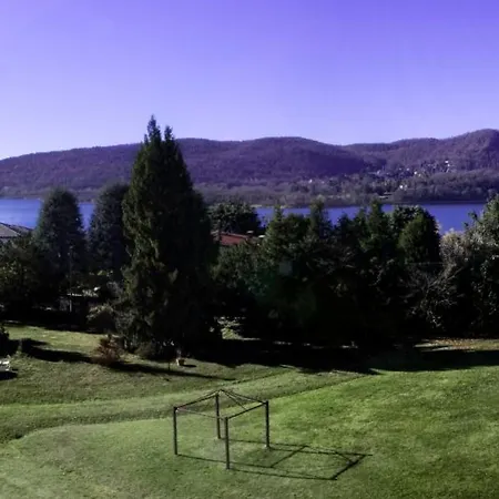 Borghi 4* Варано-Борги